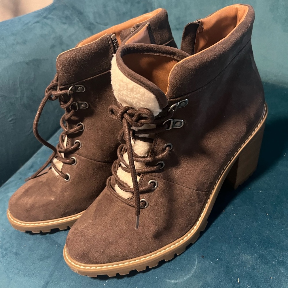 Leather boots with Sherpa lining